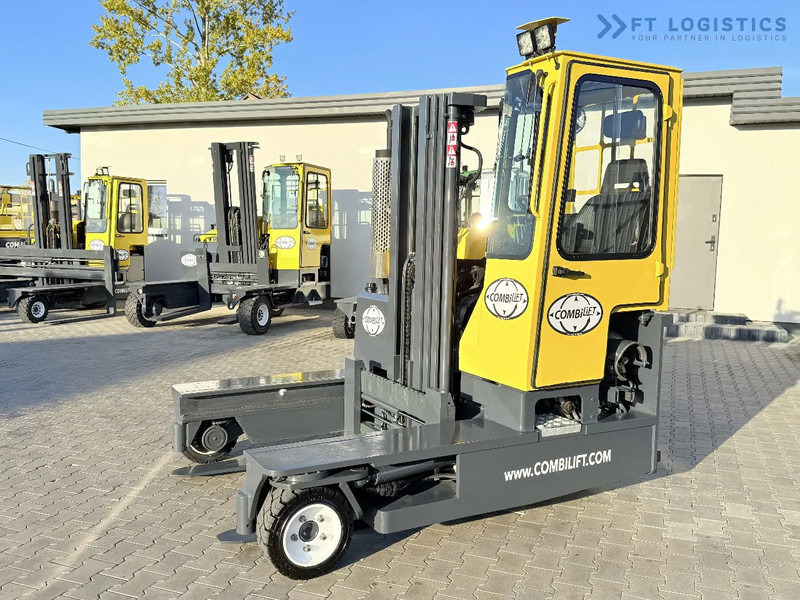 Combilift C3000 / GAS / TRIPLEX 4900MM / FREE LIFT / FORK POSITIONER / FULL CABIN / EXCELLENT CONDITION / Wide range of four-way and side - 4-way reach truck: picture 2 Combilift C3000 / GAS / TRIPLEX 4900MM / FREE LIFT / FORK POSITIONER / FULL CABIN / EXCELLENT CONDITION / Wide range of four-way and side - 4-way reach truck: picture 2