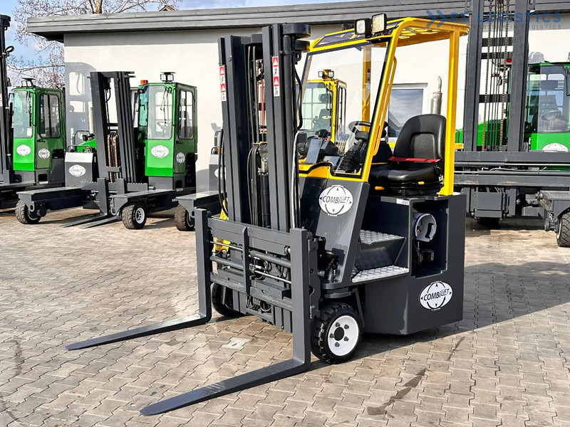 Combilift C3000CB / LPG / TRIPLEX / 4900MM / FREE LIFT / POSITIONER / LIKE NEW C3000CB / LPG / TRIPLEX / 4900MM / FREE LIFT / POSITIONER / - 4-way reach truck: picture 2 Combilift C3000CB / LPG / TRIPLEX / 4900MM / FREE LIFT / POSITIONER / LIKE NEW C3000CB / LPG / TRIPLEX / 4900MM / FREE LIFT / POSITIONER / - 4-way reach truck: picture 2