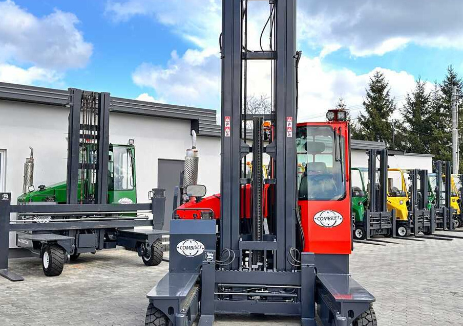 Combilift C4000 / TRIPLEX / 9300MM / FREE LIFT / FORK POSITIONER / GAS / CABIN / LIKE NEW - 4-way reach truck: picture 5 Combilift C4000 / TRIPLEX / 9300MM / FREE LIFT / FORK POSITIONER / GAS / CABIN / LIKE NEW - 4-way reach truck: picture 5