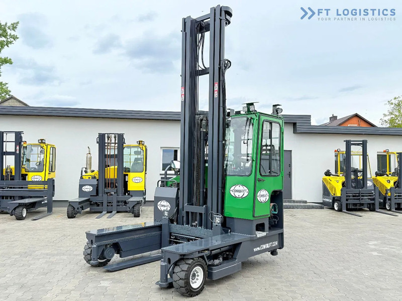 4-way reach truck Combilift C4000 / TRIPLEX / 9300MM / FREE LIFT / POSITIONER / GAS / CABIN C4000 / TRIPLEX / 9300MM / FREE LIFT / POSITIONER / GAS / CABIN: picture 1