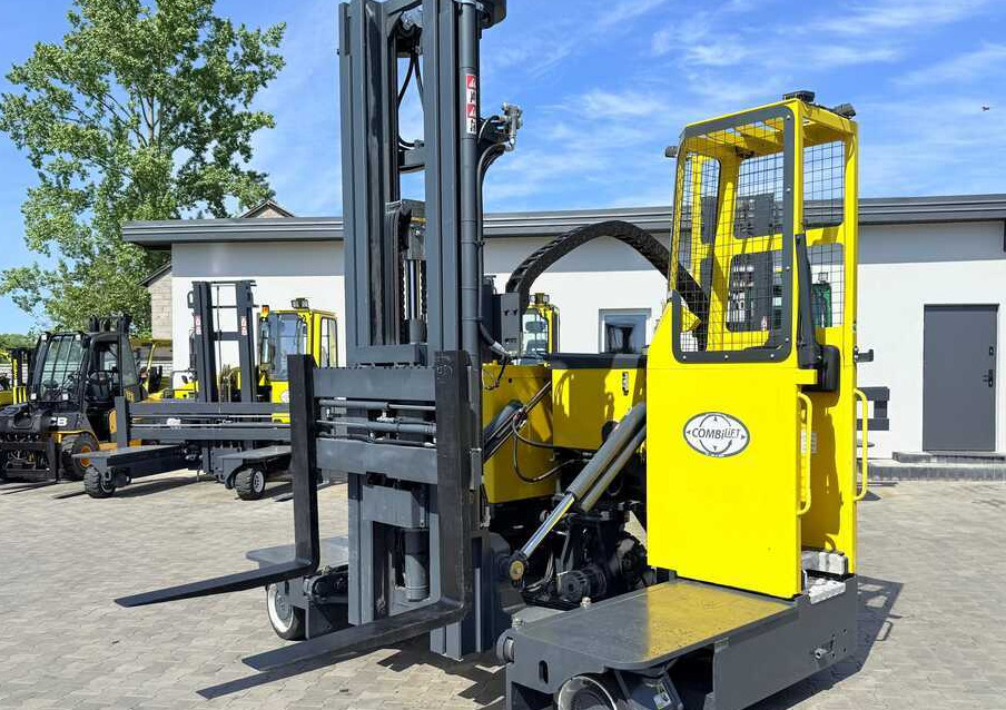 Combilift C4000STE / TRIPLEX / 6850MM / FREE LIFT / ONLY 1,348 HOURS / FORK SIDESHIFT / EXCELLENT CONDITION - 4-way reach truck: picture 1 Combilift C4000STE / TRIPLEX / 6850MM / FREE LIFT / ONLY 1,348 HOURS / FORK SIDESHIFT / EXCELLENT CONDITION - 4-way reach truck: picture 1