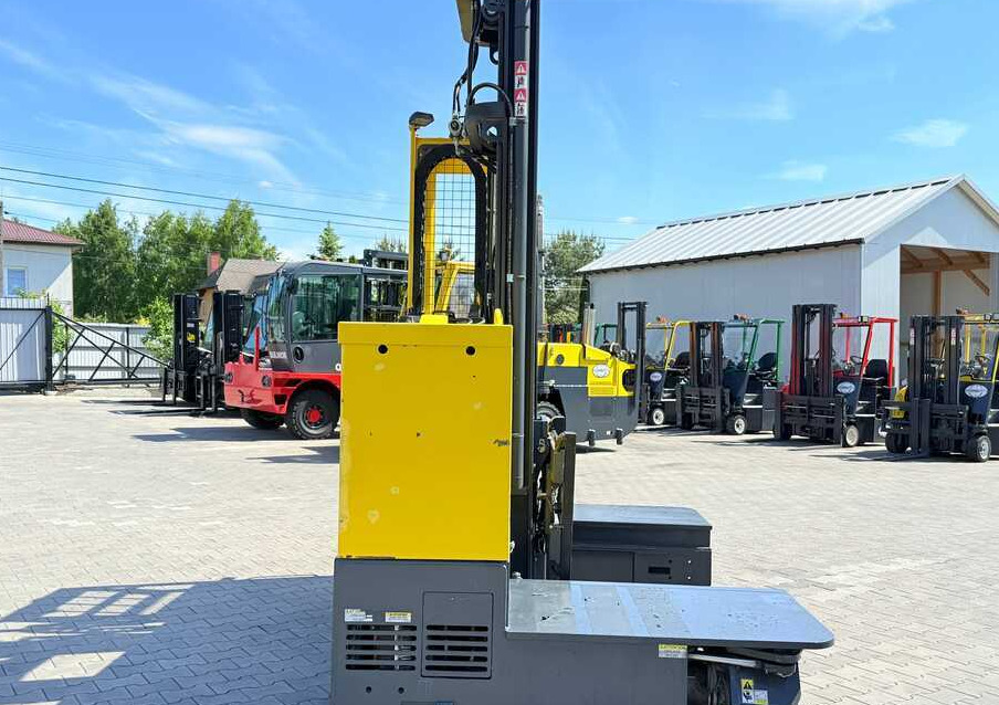 Combilift C4000STE / TRIPLEX / 6850MM / FREE LIFT / ONLY 1,348 HOURS / FORK SIDESHIFT / EXCELLENT CONDITION - 4-way reach truck: picture 4 Combilift C4000STE / TRIPLEX / 6850MM / FREE LIFT / ONLY 1,348 HOURS / FORK SIDESHIFT / EXCELLENT CONDITION - 4-way reach truck: picture 4