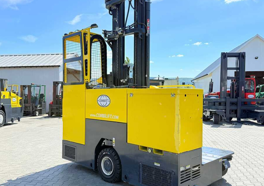 Combilift C4000STE / TRIPLEX / 6850MM / FREE LIFT / ONLY 1,348 HOURS / FORK SIDESHIFT / EXCELLENT CONDITION - 4-way reach truck: picture 5 Combilift C4000STE / TRIPLEX / 6850MM / FREE LIFT / ONLY 1,348 HOURS / FORK SIDESHIFT / EXCELLENT CONDITION - 4-way reach truck: picture 5