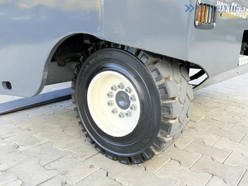 Combilift C5000SR / DIESEL / TRIPLEX MAST – 6100 MM / FORK POSITIONER / FULL CABIN C5000SR / DIESEL / TRIPLEX MAST – 6100 MM / FORK POSITI - Side loader: picture 4 Combilift C5000SR / DIESEL / TRIPLEX MAST – 6100 MM / FORK POSITIONER / FULL CABIN C5000SR / DIESEL / TRIPLEX MAST – 6100 MM / FORK POSITI - Side loader: picture 4