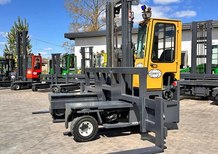 Combilift C9000 / GAS / DUPLEX / 4700MM / FREE LIFT / POSITIONER / FORK SIDE SHIFT / EXCELLENT CONDITION - 4-way reach truck: picture 3 Combilift C9000 / GAS / DUPLEX / 4700MM / FREE LIFT / POSITIONER / FORK SIDE SHIFT / EXCELLENT CONDITION - 4-way reach truck: picture 3
