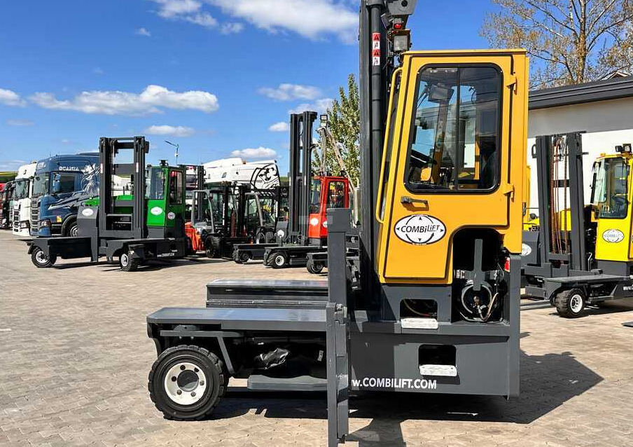 Combilift C9000 / GAS / DUPLEX / 4700MM / FREE LIFT / POSITIONER / FORK SIDE SHIFT / EXCELLENT CONDITION - 4-way reach truck: picture 4 Combilift C9000 / GAS / DUPLEX / 4700MM / FREE LIFT / POSITIONER / FORK SIDE SHIFT / EXCELLENT CONDITION - 4-way reach truck: picture 4