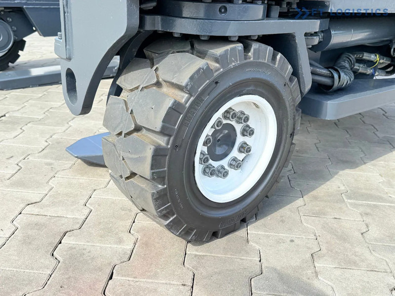 Combilift COMBILIFT C3500 – DUPLEX 4100mm – Year 2016 – 6779 hours – GAS – EXTENDABLE FORKS 800 / 1100MM – CABIN – HEATING + AIR CONDITION - 4-way reach truck: picture 4 Combilift COMBILIFT C3500 – DUPLEX 4100mm – Year 2016 – 6779 hours – GAS – EXTENDABLE FORKS 800 / 1100MM – CABIN – HEATING + AIR CONDITION - 4-way reach truck: picture 4