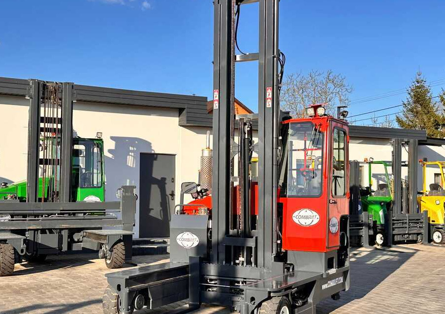 Combilift COMBILIFT C4000 – TRIPLEX 9300 mm – Year 2017 – GAS – FREE LIFT – FORK SIDE SHIFT – CONDITION 5/5 - 4-way reach truck: picture 1 Combilift COMBILIFT C4000 – TRIPLEX 9300 mm – Year 2017 – GAS – FREE LIFT – FORK SIDE SHIFT – CONDITION 5/5 - 4-way reach truck: picture 1