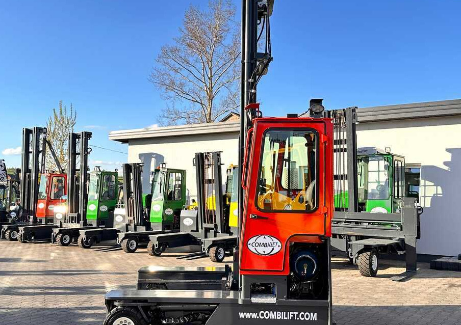 Combilift COMBILIFT C4000 – TRIPLEX 9300 mm – Year 2017 – GAS – FREE LIFT – FORK SIDE SHIFT – CONDITION 5/5 - 4-way reach truck: picture 4 Combilift COMBILIFT C4000 – TRIPLEX 9300 mm – Year 2017 – GAS – FREE LIFT – FORK SIDE SHIFT – CONDITION 5/5 - 4-way reach truck: picture 4
