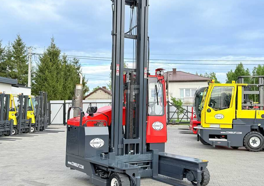 Combilift COMBILIFT C4000 – TRIPLEX 9300 mm – Year 2017 – GAS – FREE LIFT – FORK SIDE SHIFT – CONDITION 5/5 - 4-way reach truck: picture 2 Combilift COMBILIFT C4000 – TRIPLEX 9300 mm – Year 2017 – GAS – FREE LIFT – FORK SIDE SHIFT – CONDITION 5/5 - 4-way reach truck: picture 2