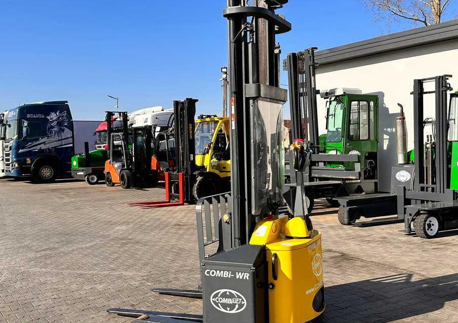 Combilift WR-4 / DUPLEX / 4.5M / 2017 / ONLY 30 HOURS / LIKE NEW / 1500KG - Stacker: picture 4 Combilift WR-4 / DUPLEX / 4.5M / 2017 / ONLY 30 HOURS / LIKE NEW / 1500KG - Stacker: picture 4