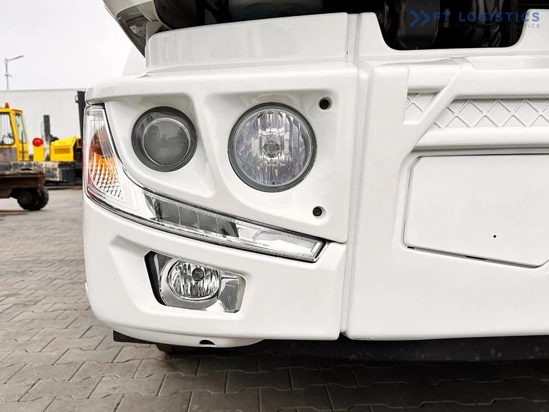 Renault Midlum 250 Renault D 250 / AUTOMATIC / 4X2 / 18 PALLETS / TAIL LIFT / SIDE BOARDS / curtainsider truck - Curtainsider truck: picture 4 Renault Midlum 250 Renault D 250 / AUTOMATIC / 4X2 / 18 PALLETS / TAIL LIFT / SIDE BOARDS / curtainsider truck - Curtainsider truck: picture 4