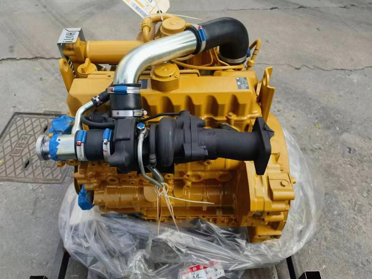 CATERPILLAR C3.3 B - Engine for Crawler excavator: picture 1 CATERPILLAR C3.3 B - Engine for Crawler excavator: picture 1