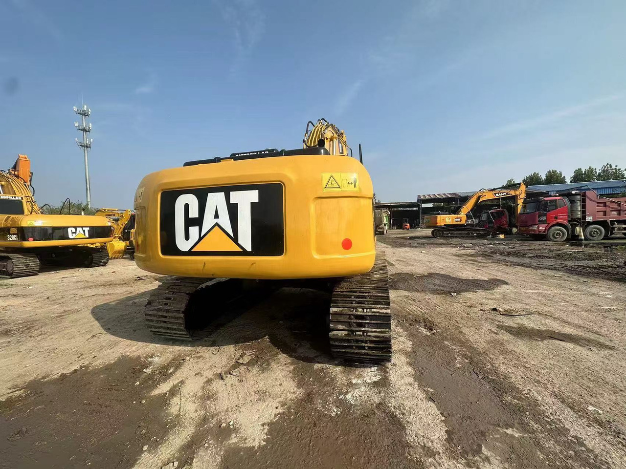 Crawler excavator CATERPILLAR: picture 9