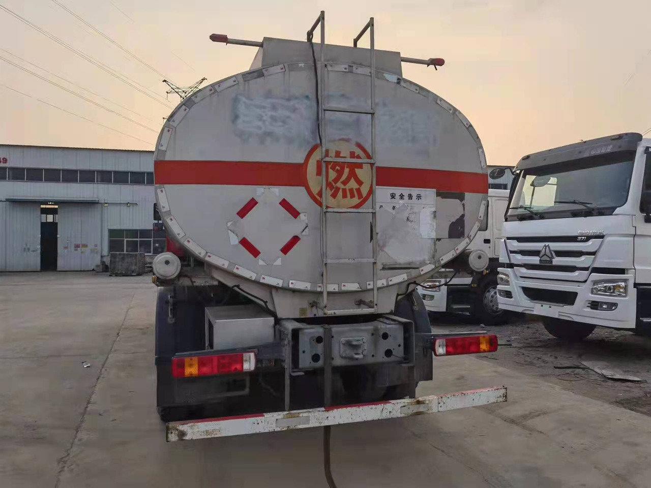 HOWO 20 cubic meters - Tank truck: picture 4 HOWO 20 cubic meters - Tank truck: picture 4