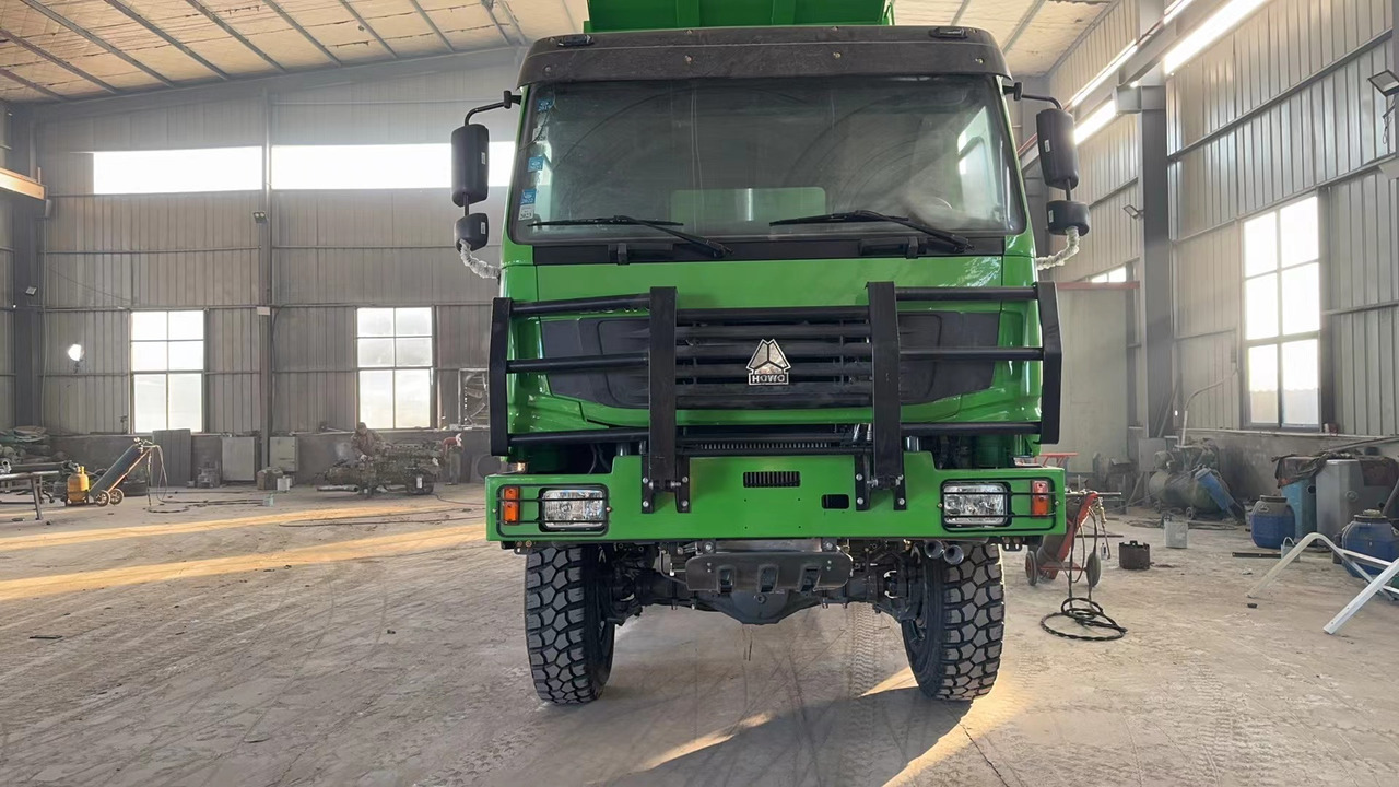 Tipper for transportation of containers HOWO 6*6  dump truck: picture 7
