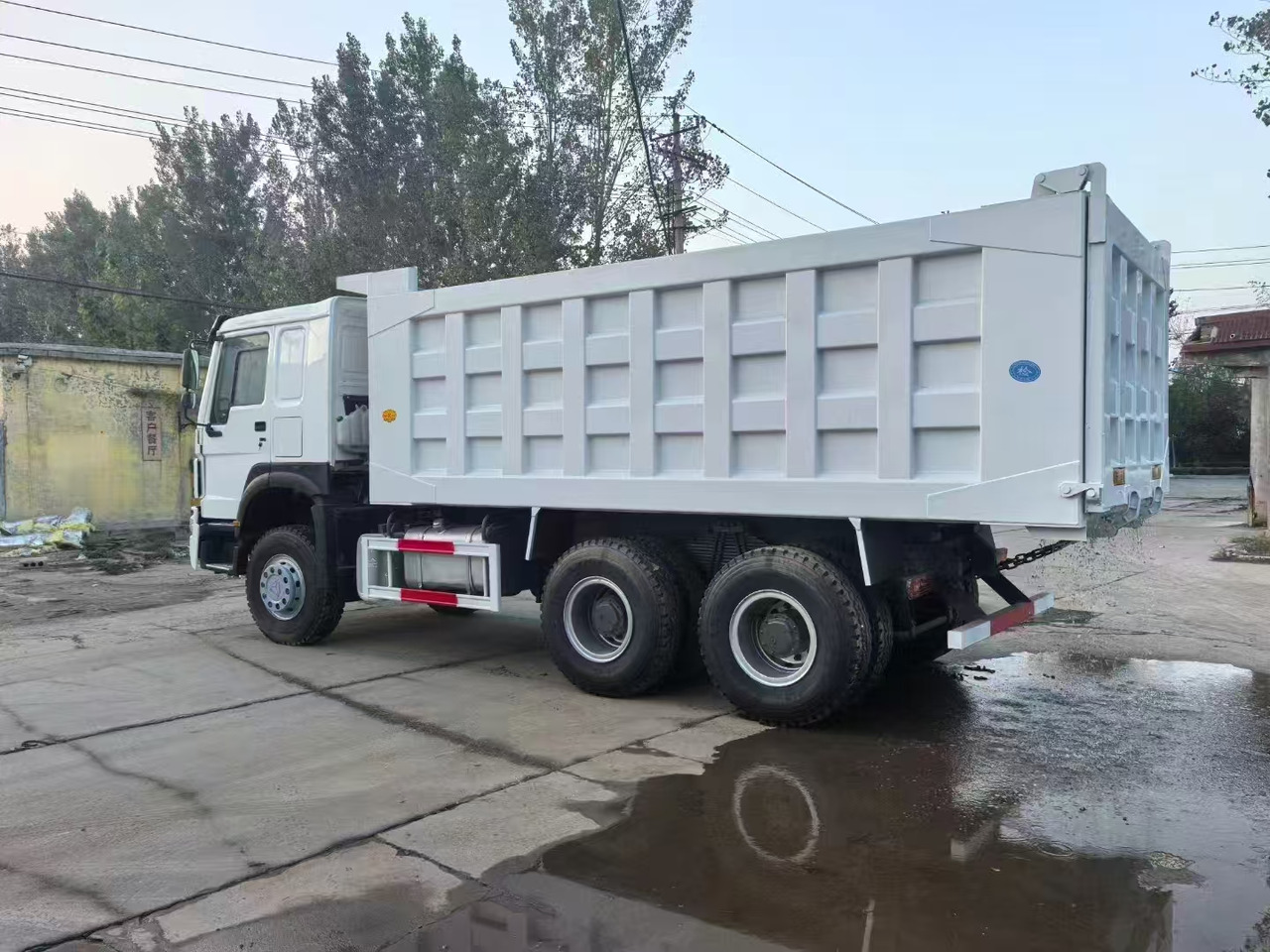 HOWO HOWO 371 SINOTRUK - Box truck: picture 3 HOWO HOWO 371 SINOTRUK - Box truck: picture 3