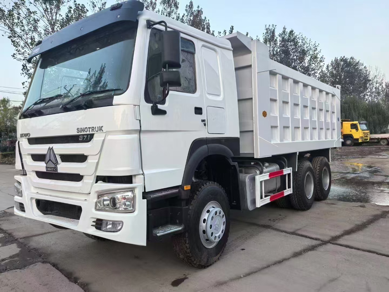 HOWO HOWO 371 SINOTRUK - Box truck: picture 1 HOWO HOWO 371 SINOTRUK - Box truck: picture 1