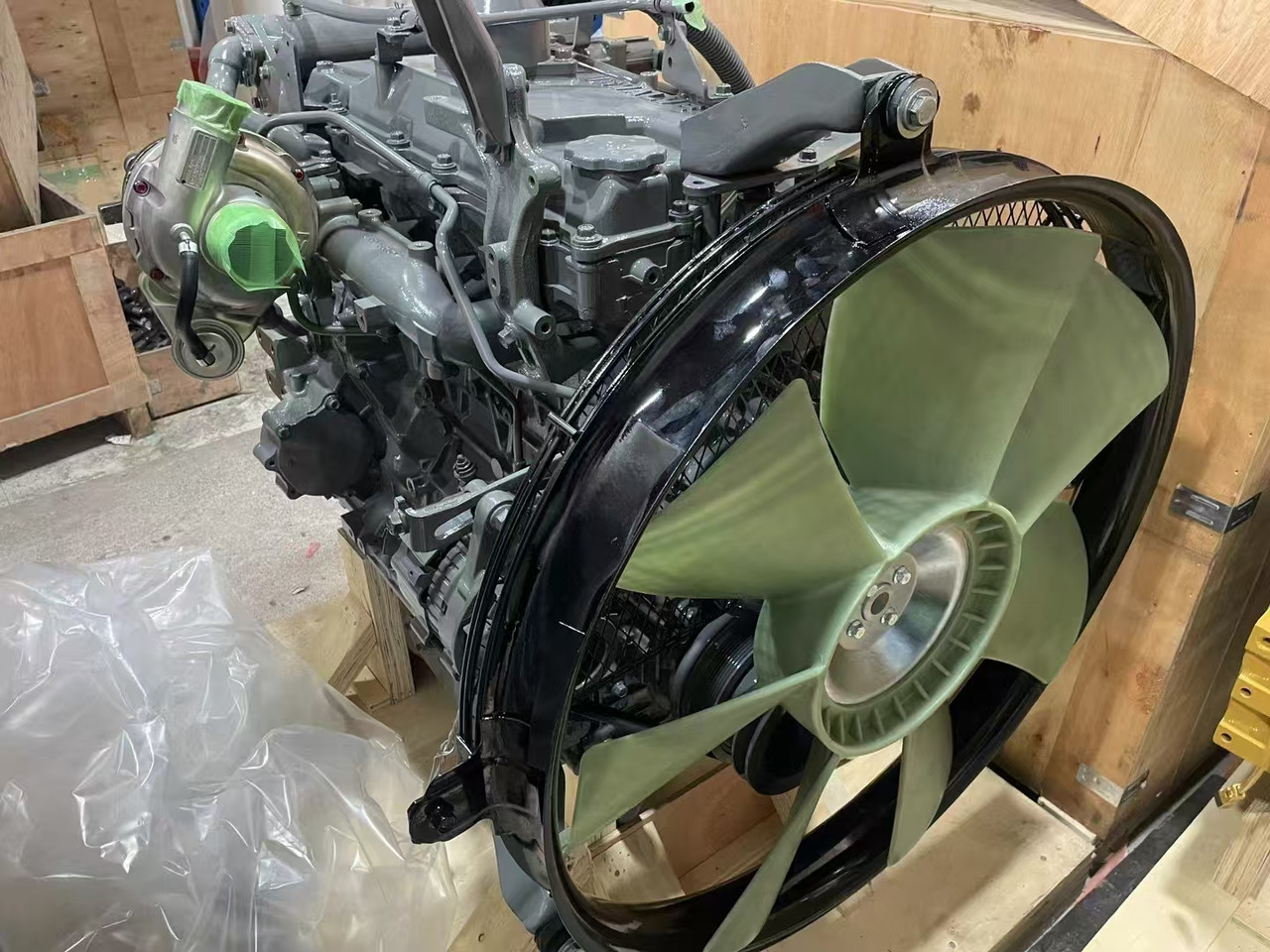 ISUZU 4HK1 - Engine and parts for Attachment: picture 3 ISUZU 4HK1 - Engine and parts for Attachment: picture 3