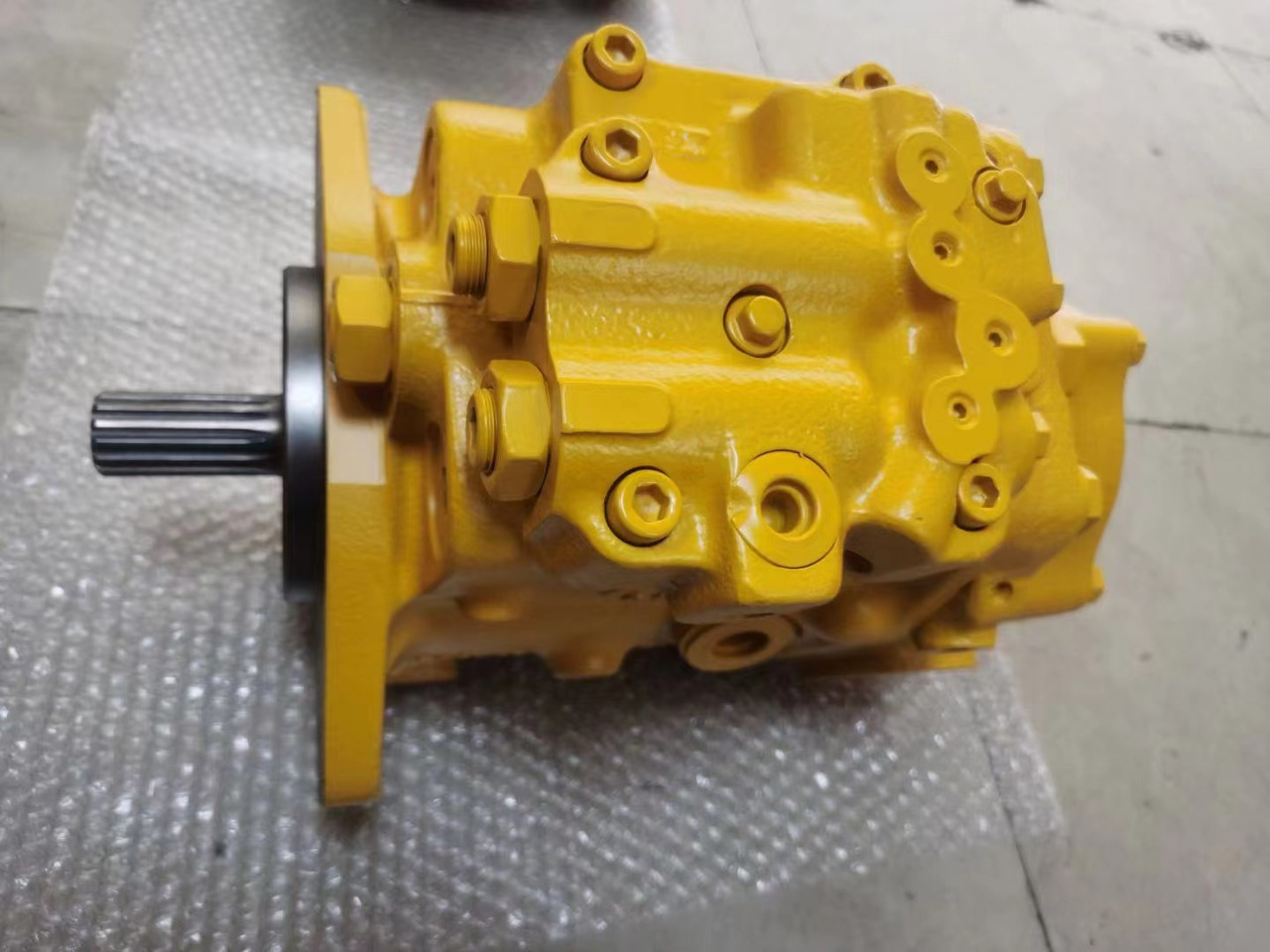 KOMATSU 708-1L-00012 - Hydraulic pump for Excavator: picture 1 KOMATSU 708-1L-00012 - Hydraulic pump for Excavator: picture 1