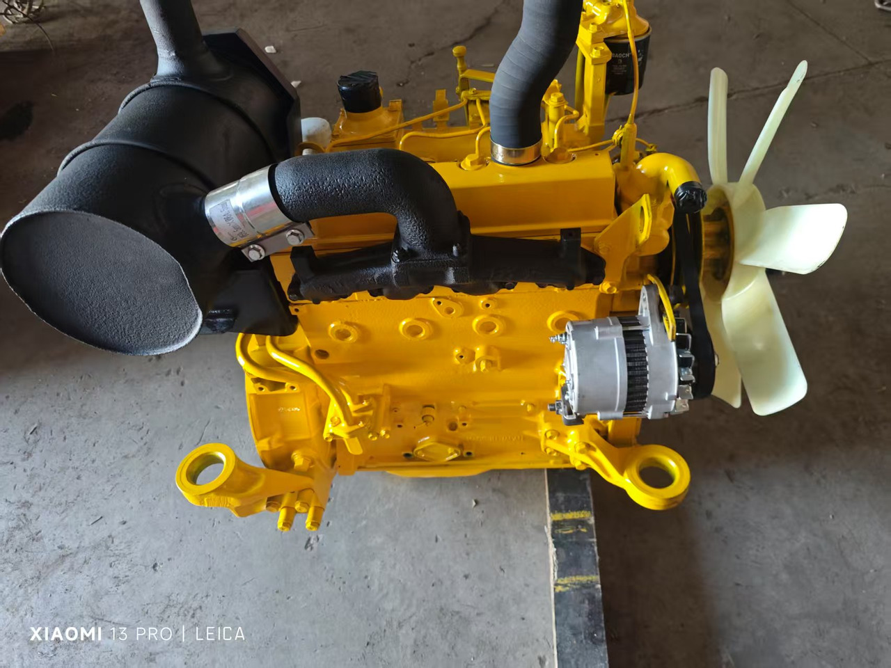 KOMATSU SAA4D95LE - Engine and parts for Attachment: picture 2 KOMATSU SAA4D95LE - Engine and parts for Attachment: picture 2