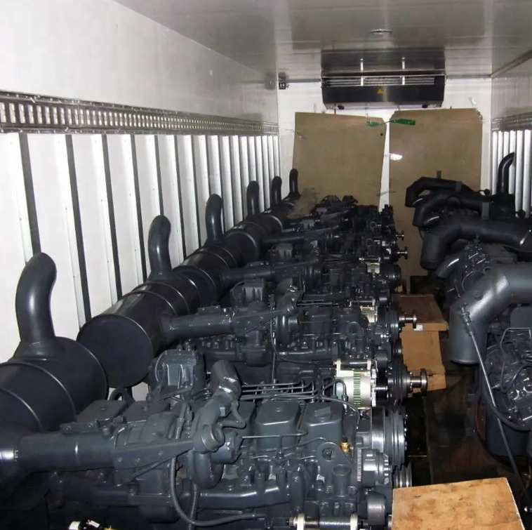 KOMATSU SAA6D102E - Engine and parts for Attachment: picture 2 KOMATSU SAA6D102E - Engine and parts for Attachment: picture 2