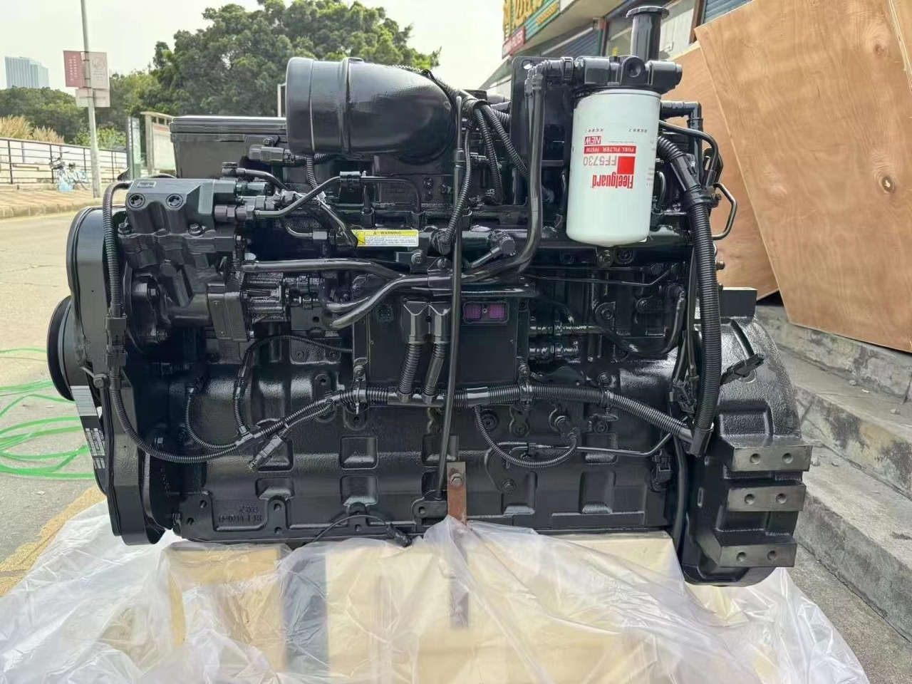 KOMATSU SAA6D114E - Engine for Excavator: picture 1 KOMATSU SAA6D114E - Engine for Excavator: picture 1