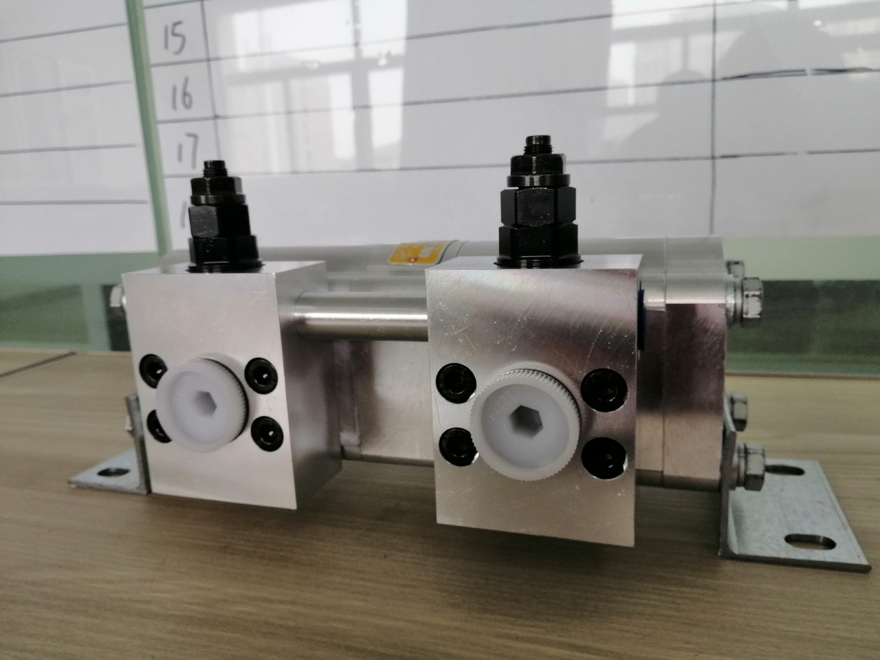 LFMD-E325 220120001 - Hydraulic pump for Excavator: picture 5 LFMD-E325 220120001 - Hydraulic pump for Excavator: picture 5