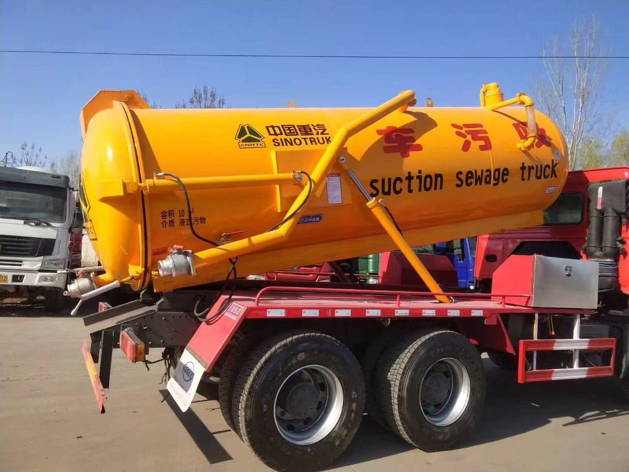 SINOTRUK SINOTRUK  336  suction sewage truck - Container transporter/ Swap body truck: picture 5 SINOTRUK SINOTRUK  336  suction sewage truck - Container transporter/ Swap body truck: picture 5