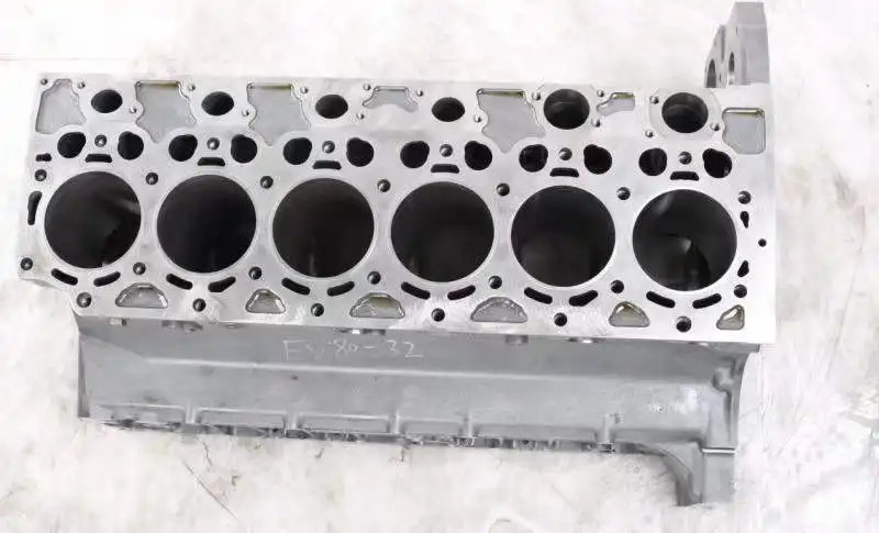 VOLVO D6E - Cylinder block for Excavator: picture 3 VOLVO D6E - Cylinder block for Excavator: picture 3