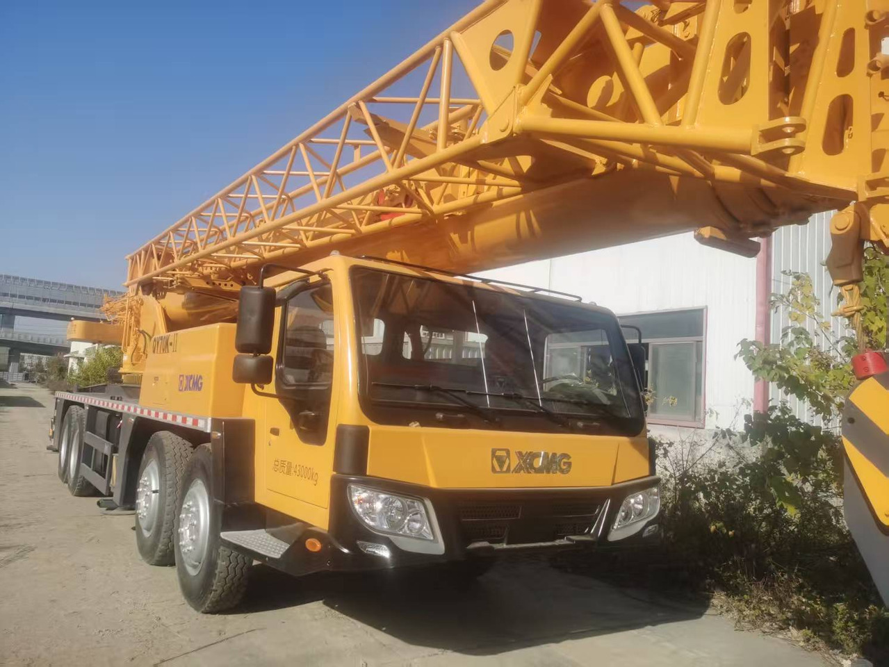XCMG 70TONS - Crane truck: picture 1 XCMG 70TONS - Crane truck: picture 1