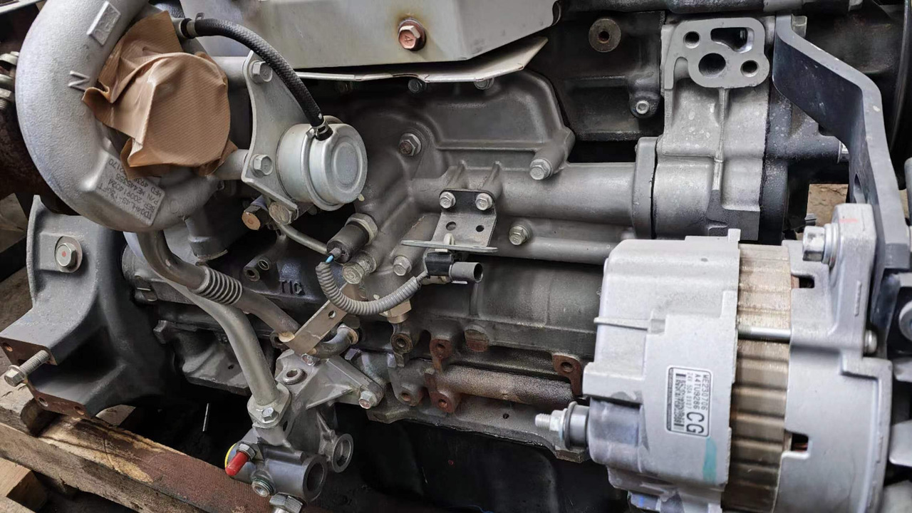 YANMAR 4M50 - Engine for Excavator: picture 2 YANMAR 4M50 - Engine for Excavator: picture 2