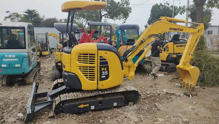 Best Quality Komatsu PC35-2 Used Mini Excavator Earth-moving Machinery in Good Condition - Crawler excavator: picture 3 Best Quality Komatsu PC35-2 Used Mini Excavator Earth-moving Machinery in Good Condition - Crawler excavator: picture 3