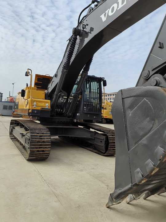 Large Excavator volvo Ec480 with Good Condition for Sale Used volvo Brand Ec210 240 290 380 480 Excavator for Sale - Excavator: picture 5 Large Excavator volvo Ec480 with Good Condition for Sale Used volvo Brand Ec210 240 290 380 480 Excavator for Sale - Excavator: picture 5