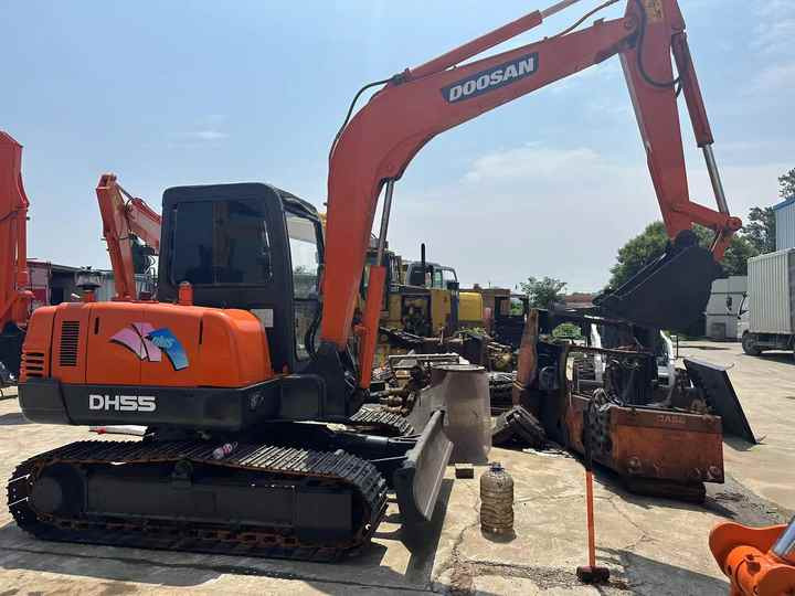 Low Shipping Used Excavator Doosan DH55 Good Condition with Low Hours - Crawler excavator: picture 5 Low Shipping Used Excavator Doosan DH55 Good Condition with Low Hours - Crawler excavator: picture 5