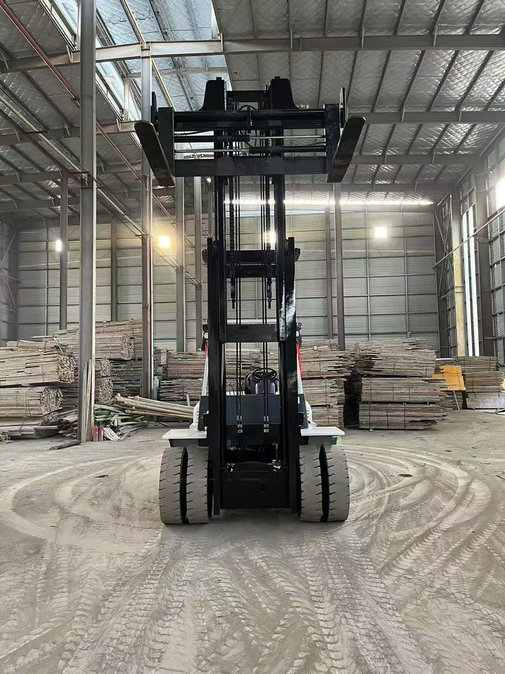 TCM Used Forklift TCM 100 - Material handling equipment: picture 5 TCM Used Forklift TCM 100 - Material handling equipment: picture 5