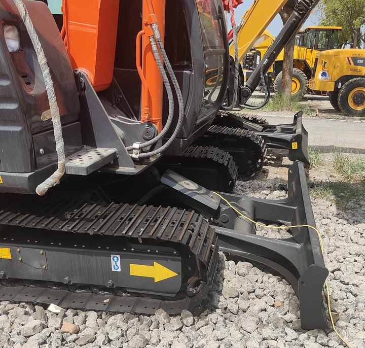 Original Japan Hitachi ZX60 Excavator Hitachi Excavator in Low Price for Hot Sale - Crawler excavator: picture 5 Original Japan Hitachi ZX60 Excavator Hitachi Excavator in Low Price for Hot Sale - Crawler excavator: picture 5