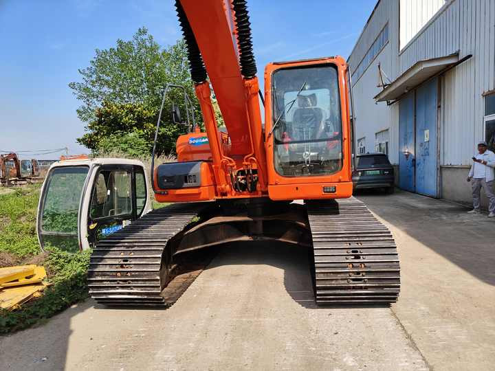 Excavator Used Doosan DX225LC Excavator | Low Hours | Heavy Duty | Global Shipping | Well-Maintained: picture 6