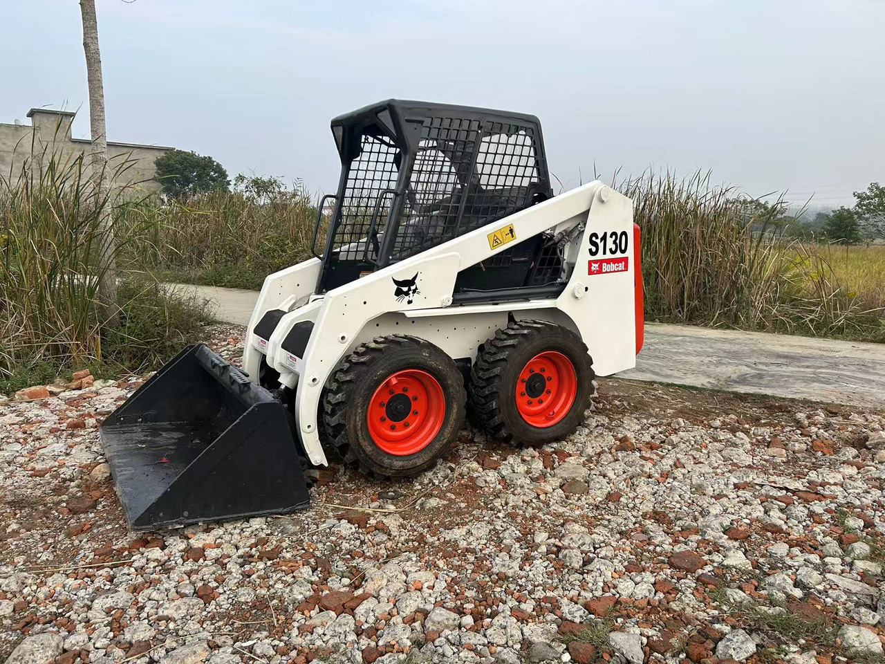 BOBCAT S130 - Skid steer loader: picture 1 BOBCAT S130 - Skid steer loader: picture 1