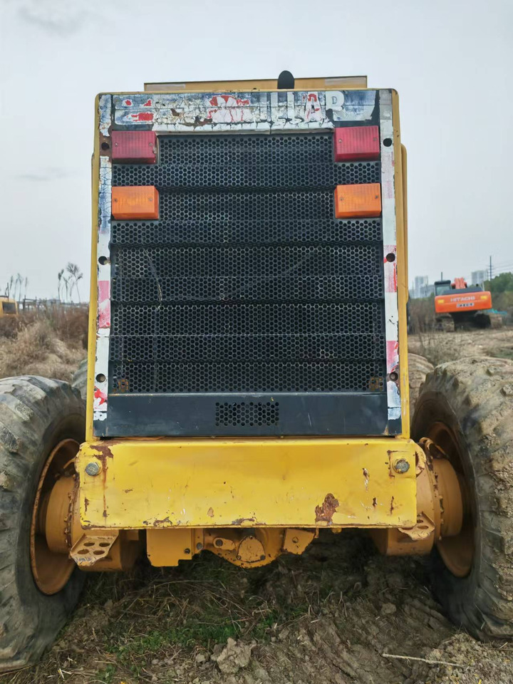CATERPILLAR 140H - Grader: picture 4 CATERPILLAR 140H - Grader: picture 4
