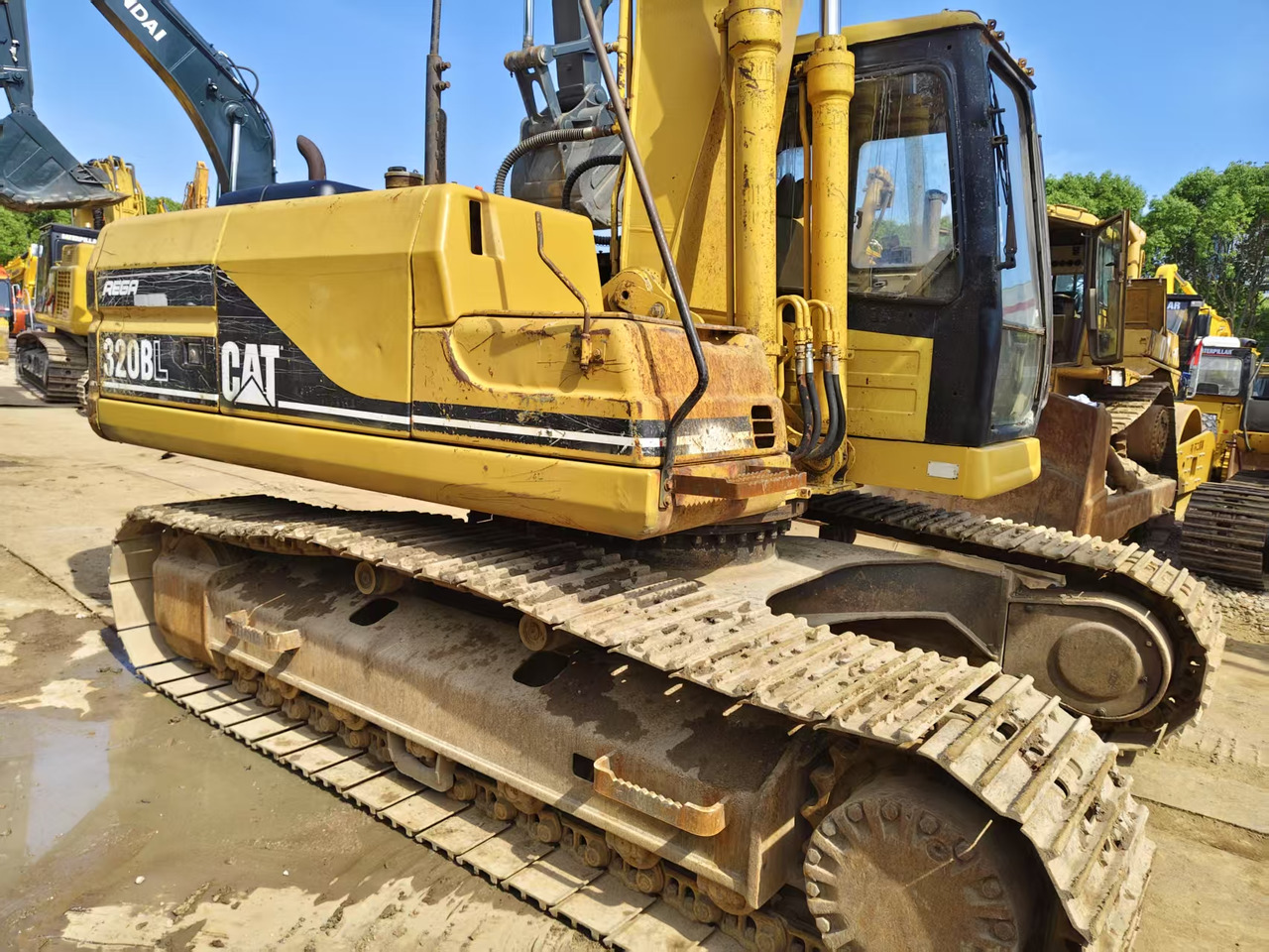 CATERPILLAR 320BL - Crawler excavator: picture 3 CATERPILLAR 320BL - Crawler excavator: picture 3