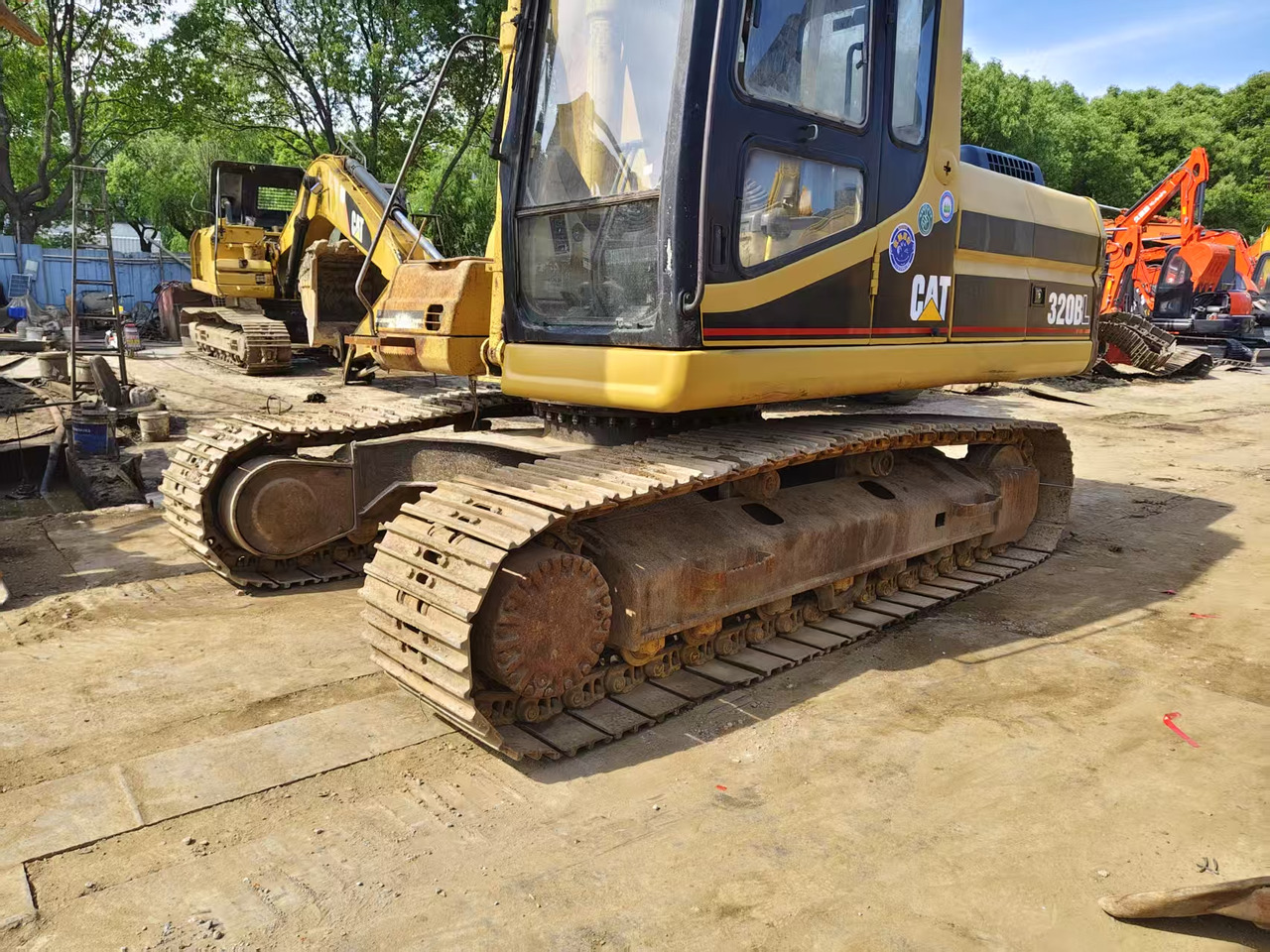 CATERPILLAR 320BL - Crawler excavator: picture 4 CATERPILLAR 320BL - Crawler excavator: picture 4