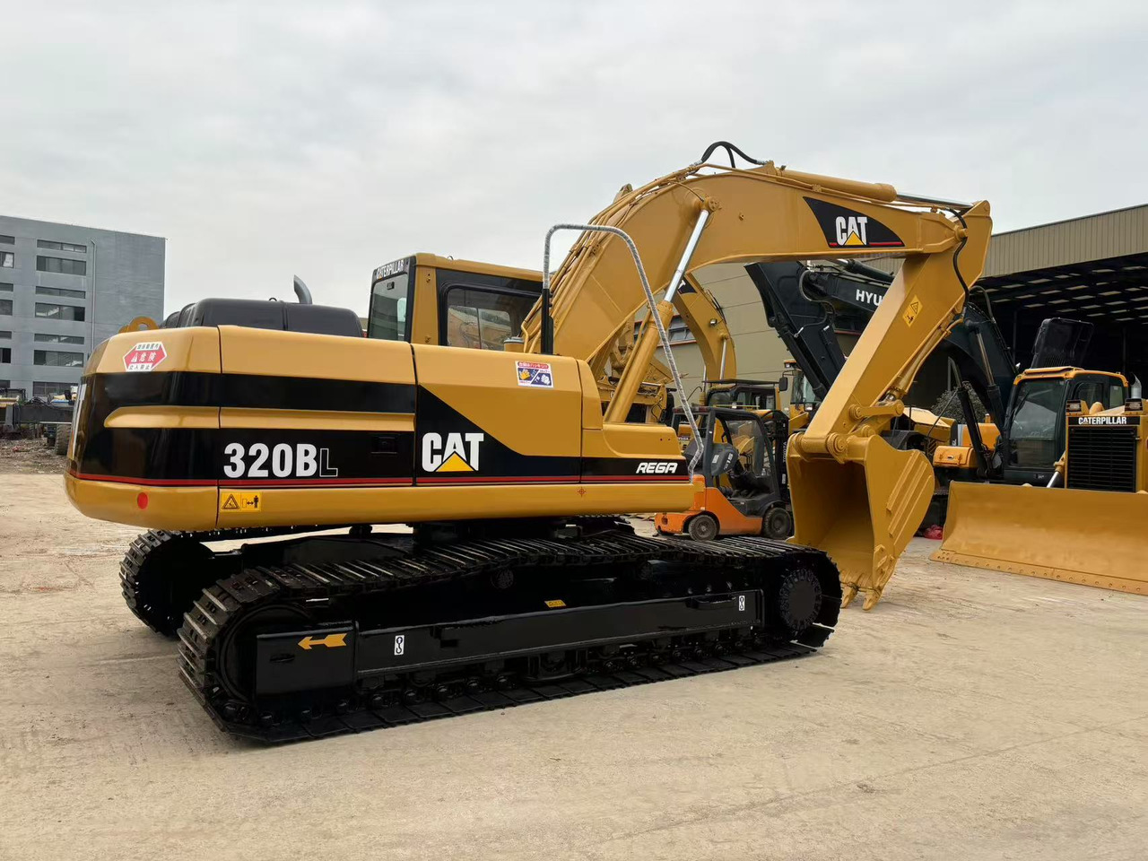 CATERPILLAR 320BL - Crawler excavator: picture 1 CATERPILLAR 320BL - Crawler excavator: picture 1