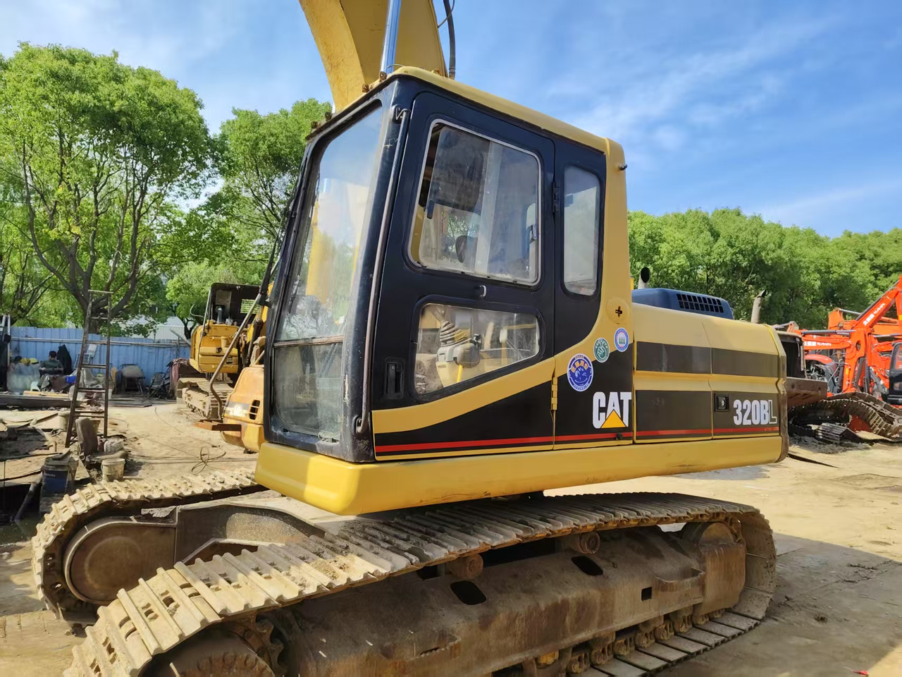 CATERPILLAR 320BL - Crawler excavator: picture 2 CATERPILLAR 320BL - Crawler excavator: picture 2