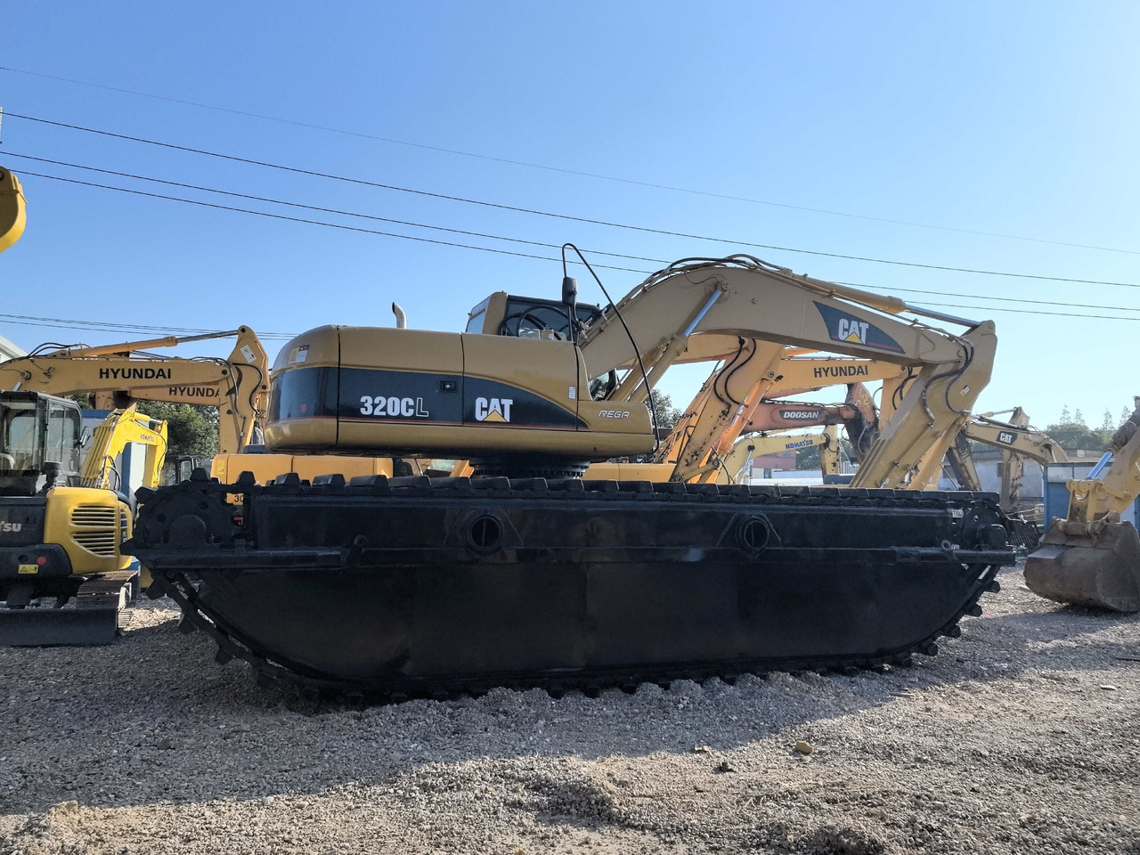 CATERPILLAR 320C - Amphibious excavator: picture 2 CATERPILLAR 320C - Amphibious excavator: picture 2