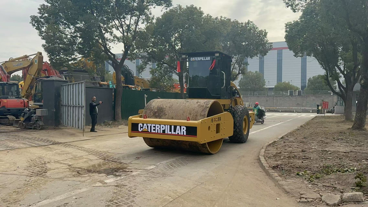 CATERPILLAR CS683E - Road roller: picture 4 CATERPILLAR CS683E - Road roller: picture 4