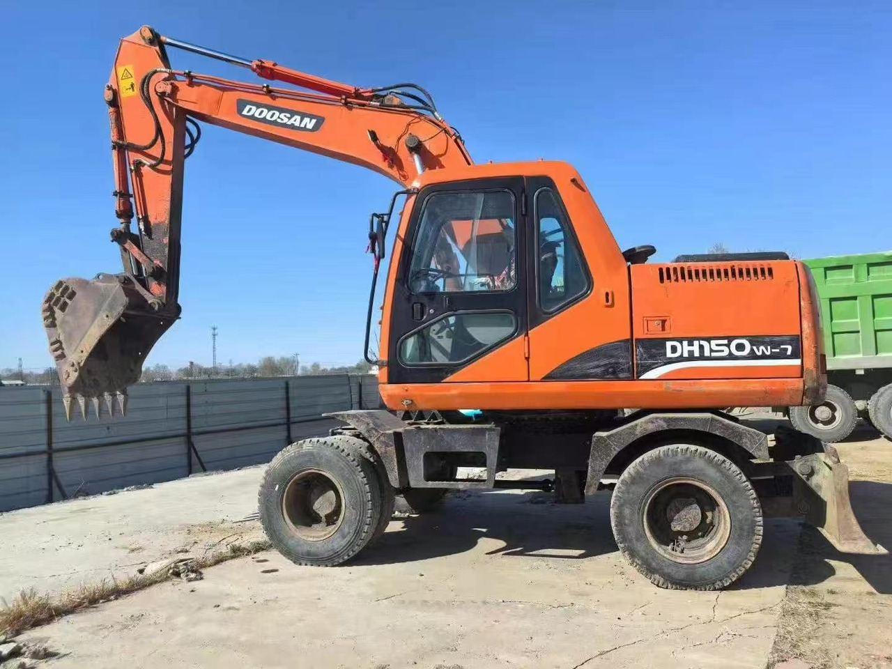 DOOSAN DH150W-7 - Wheel excavator: picture 3 DOOSAN DH150W-7 - Wheel excavator: picture 3