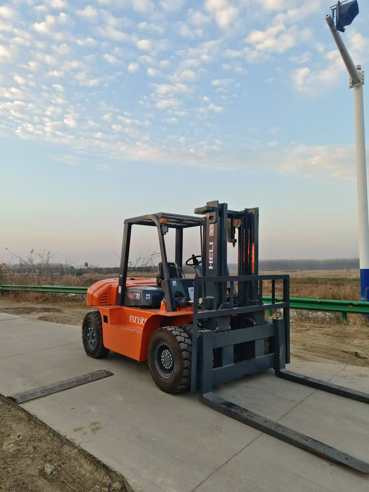 HELI 7-ton - Diesel forklift: picture 3 HELI 7-ton - Diesel forklift: picture 3
