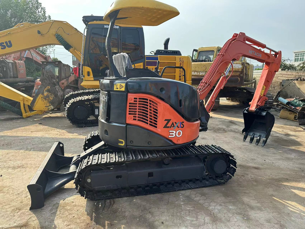 HITACHI ZX30 - Crawler excavator: picture 1 HITACHI ZX30 - Crawler excavator: picture 1
