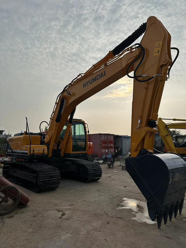 HYUNDAI R215-9C - Crawler excavator: picture 4 HYUNDAI R215-9C - Crawler excavator: picture 4